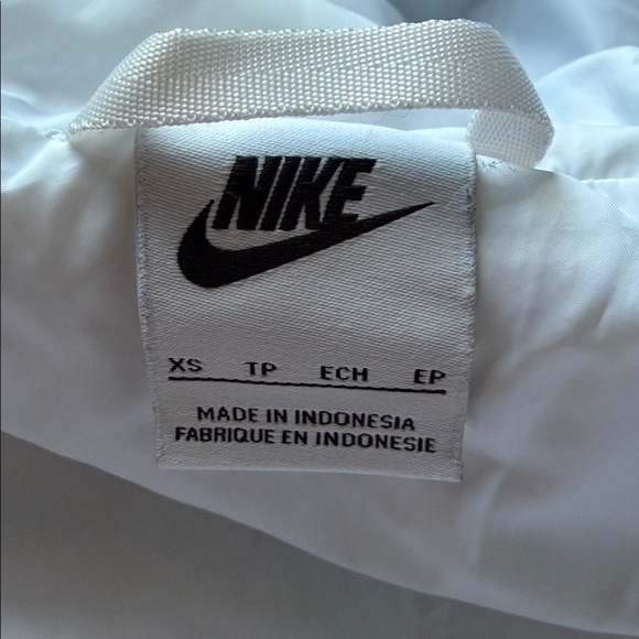 Nike Pink and White Kids‎ Puffer Jacket - Picture 5 of 7